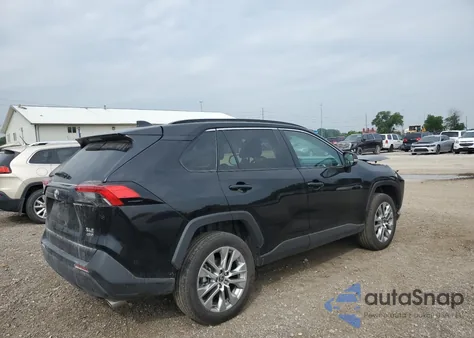 2024 Toyota Rav4 Xle Premium z USA, uszkodzony, nr VIN 2T3A1RFV3RC428731